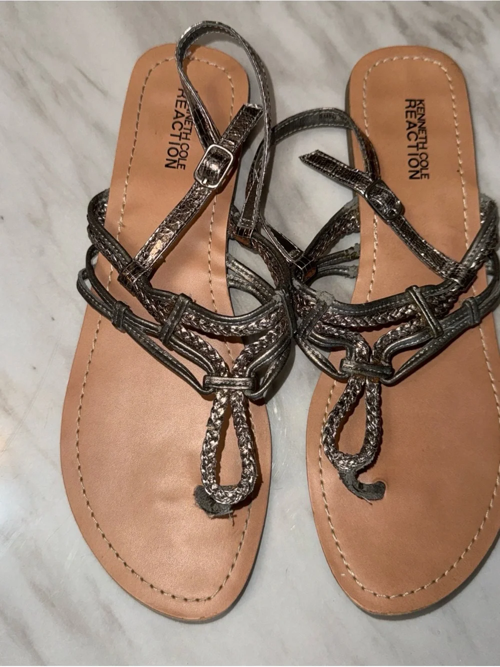 Keneth Cole flat sandals size woman’s 9